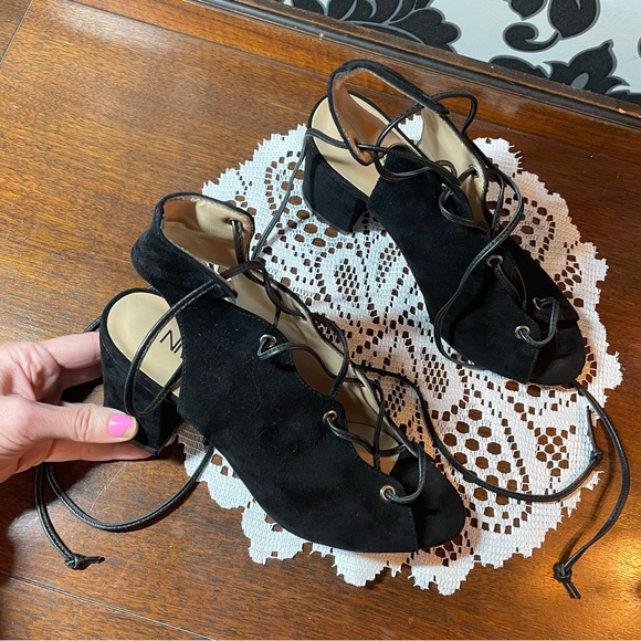 Black Suede Neiman Marcus Ankle Wrap Platform Block Heels Sandals 6 1/2 LUCIOUS! - Picture 7 of 10